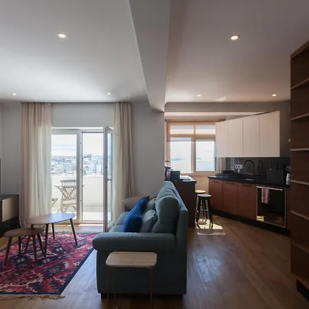 Flh Artsy With Sea View شقة *