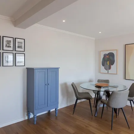 Flh Artsy With Sea View شقة *